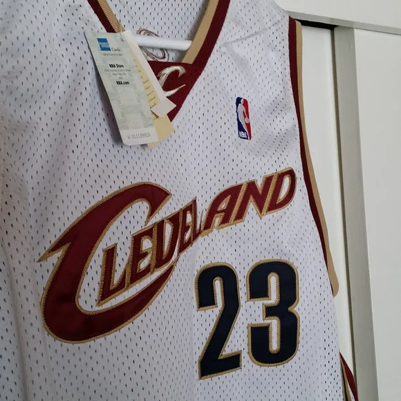 Mitchell & Ness White and Maroon Lebron James Rookie Cavaliers Jersey - Picture 12 of 16